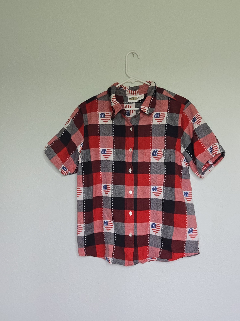 Festive American Sweetheart Plaid Womens Button Down. Size Large